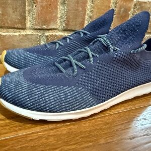 Native Navy liteKnit Sneakers / men’s 13